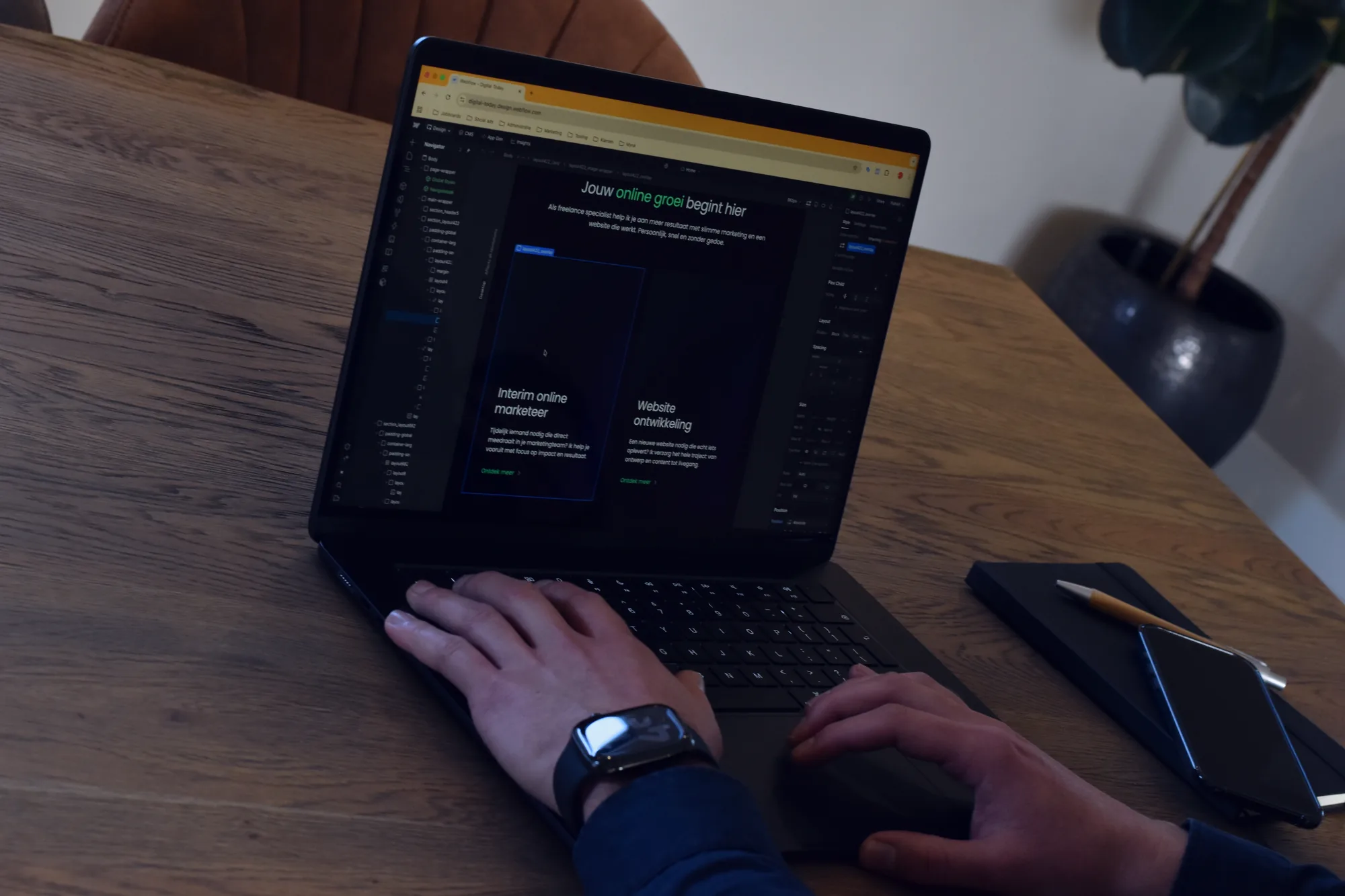 Juul Bongaerts werkt aan een website in Webflow